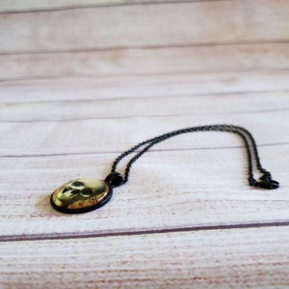 Spooky Skull Pendant Gothic Halloween Chain Necklace - Picture 3 of 8